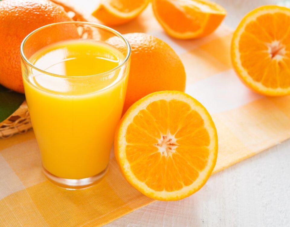 Zumo de naranja y naranjas